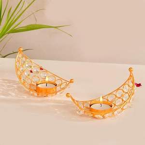 Bougeoirs décoratifs en métal doré avec design en cristal pour la décoration de la maison, l'éclairage festif et les cadeaux. - Product Image 2