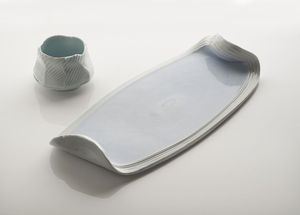 Bandeja de plato de cerámica con acabado liso diseñada para una presentación elegante de platos principales y aperitivos - Product Image 3