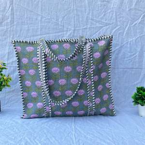 Découvrez le confort et le style ultimes avec notre sac fourre-tout robuste et élégant, conçu pour le travail, les voyages et les essentiels quotidiens. - Product Image 2