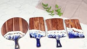 Planche à fromage en bois de mangue naturel et résine fabriquée à chaud Aaliyan Impex's Custom Crafted Epoxy Charcuterie Board - Product Image 2