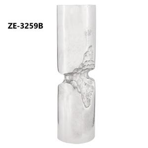 Bougeoirs rectangulaires contemporains en aluminium blanc pour la décoration de Noël, faits à la main par Zahid Exports India - Product Image 6