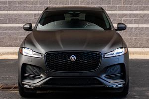 F-Pace P250 S Turbo 2022, 4 Cilindros, Tracción en las Cuatro Ruedas, Automático, Techo Panorámico, SUV, Asientos de Cuero, Faros LED, Bajo Kilometraje, Listo para Enviar - Product Image 2