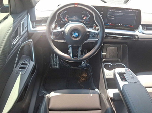 Limpio seminuevo 2024 2x2 M35i - Product Image 3