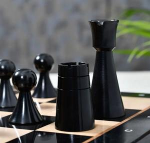 Piezas de Ajedrez Estilo Torneo Australianas Conmemorativas, Ebonizadas y de Madera de Boj, Base del Rey con Sello - Product Image 1