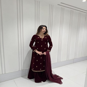 Fabricant de salwar kameez en velours de style moderne avec broderie de sequins à Surat au prix le plus bas, fournisseur d'Inde - Product Image 1