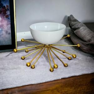 Soporte de metal diseñado para servir chocolate y postres, artículos de lujo para la cocina y la mesa. - Product Image 2