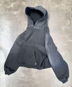 เสื้อฮู้ดซิปและเสื้อสวมหัวคุณภาพสูงของชมรมนักศึกษากรีก ดีไซน์ทันสมัย สีดำซีด ปักลายสวยงาม สวมใส่สบายและทนทาน - Product Image 2