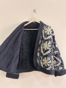 Veste en fausse fourrure Suzani en coton pour femme, manteau court d'hiver, veste bohème faite à la main - Product Image 5