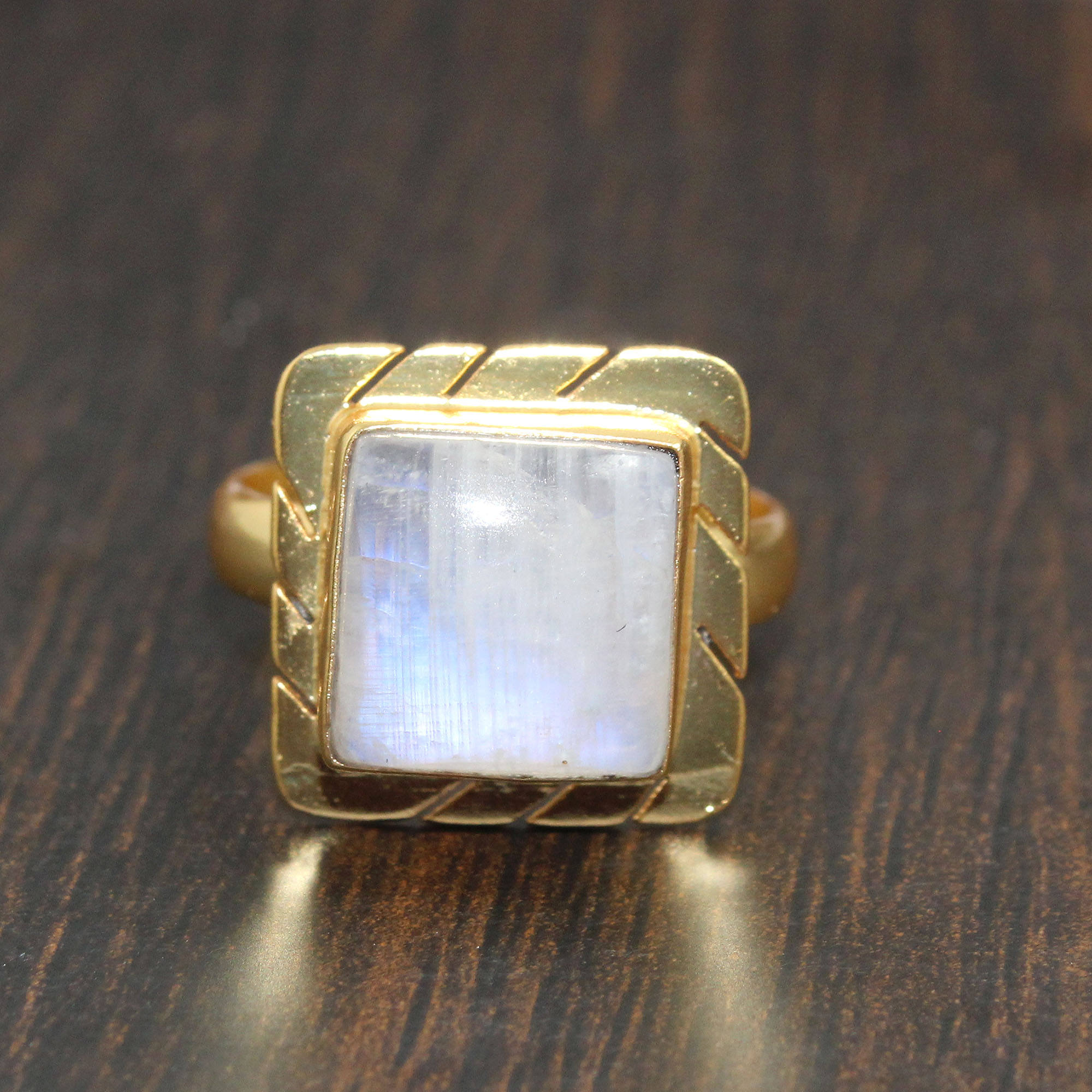 มูนสโตนสีขาว