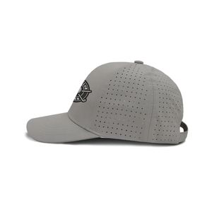 Casquette de golf personnalisée OEM avec logo en caoutchouc, respirante, imperméable, avec trous découpés au laser, clip en métal blanc, fermeture réglable, casquette de golf performante - Product Image 3