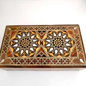 Boîte à bijoux artisanale en bois avec incrustation de nacre, motif floral gravé, design moderne et luxueux, personnalisable, pour rangement et organisation - Product Image 2