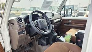 Toyota LC79 2022, cabine simple, 4.1-6L diesel, cuir, pick-up LX 4WD, turbo, transmission automatique, R20, intérieur foncé, neuf - Product Image 4