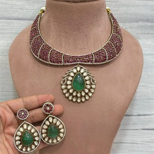 Superbe collier de meilleure qualité plaqué or Moissanite Polki Kundan ensemble de bijoux de collection de vêtements de fête de mariage indien pour femmes - Product Image 1