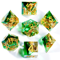 Jeu de dés polyédriques transparents à bords vifs, bleu fumé, avec anneau doré, 7 pièces pour D&D