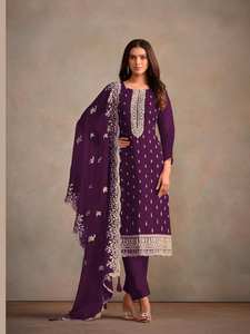 Nouveauté Ensemble Salwar Kameez traditionnel en soie organza pour femmes pour les occasions décontractées et festives du fournisseur en gros - Product Image 4