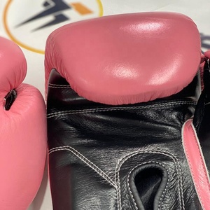 Dernier modèle de gants de boxe professionnels Fairtex rose et noir personnalisés en cuir véritable, respirants et anti-humidité - Product Image 6