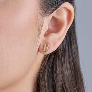 Boucles d'oreilles à clous géométriques en or plaqué 14 carats avec diamants pour fiançailles - Product Image 2