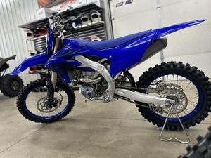 Disco refrigerado por aire de cadena eléctrica sin escobillas azul YZ450 F Team 2024 (F/R) - Product Image 5