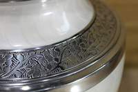 Urna de cremación de Metal marfil con diseño Meenakari, 10 contenedores de tamaño completo para cenizas funerarias y tarro conmemorativo elegante de entierro
