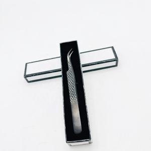 แหนบต่อขนตาแบบยั่งยืนแหนบเหล็กสีดำด้านกึ่งโค้งที่มีด้ามจับแข็งแรงและที่หนีบไฟเบอร์ปรับสีและโลโก้ได้ตามต้องการ - Product Image 3