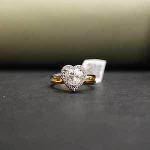 Anillo de Compromiso con Moissanita en Forma de Corazón, con Certificado IGI, en Plata de Ley 925 con Engaste Pavé, para tu Ser Querido - Product Image 2