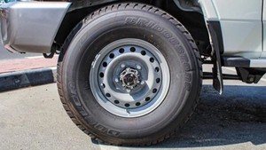 รถบรรทุกใหม่ใช้งานน้อย เกียร์อัตโนมัติ 8 สูบ พวงมาลัยซ้าย ราคาถูก หุ้มหนังอย่างดี - Product Image 3