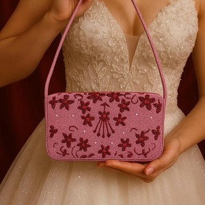 Sac à bandoulière brodé de perles roses de style bohème de qualité export pour l'été, la plage et les vacances, disponible au meilleur prix - Product Image 1