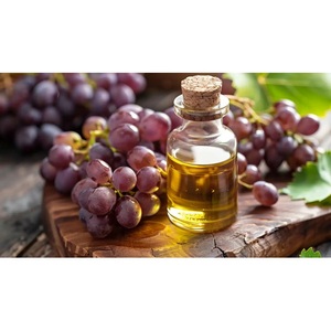 Extrait d'huile de pépins de raisin sauvage sous forme liquide partie d'huile de pépins de raisin graine utilisée emballée dans des bouteilles en verre en plastique - Product Image 1