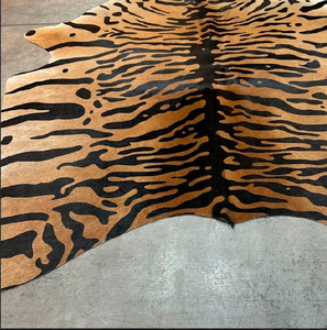 Tapis en cuir de vachette imprimé tigre du Brésil - Qualité haut de gamme - Produit naturel - L'emplacement des tapis en cuir de vachette de la plus haute qualité - Product Image 2