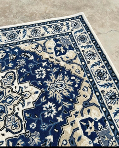 Alfombra persa de lana azul de alta calidad, Alfombra de puerta delantera de tamaño personalizado peluda de corredor Irregular con mechones a mano con efecto de fusión en venta - Product Image 5