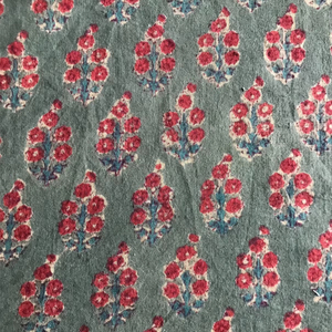 Tela de Algodón Estampada a Mano con Diseño Floral Rojo y Verde Salvia, Diseño Étnico Clásico Buti - Product Image 4