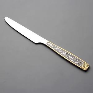 Ensemble de couverts en acier inoxydable de haute qualité avec manche à motif doré, adapté aux repas formels et aux occasions spéciales - Product Image 6