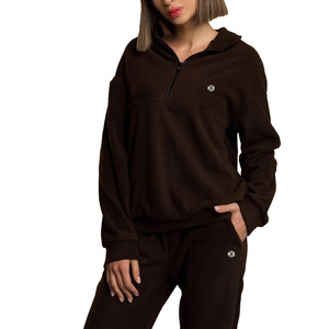 ชุดเซ็ตเสื้อผ้าฟลีซสำหรับผู้หญิงฤดูหนาว เสื้อสเวตเชิ้ตแบบซิปครึ่งตัว พร้อมกางเกงจ็อกเกอร์ทรงหลวม สวมใส่สบายๆ สำหรับการผลิตแบบ OEM ODM - Product Image 2