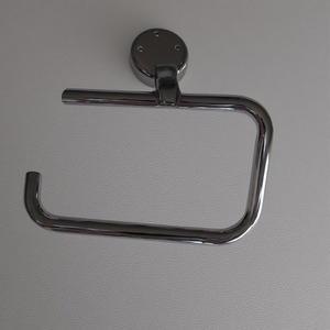 Porte-papier hygiénique en métal vintage avec surface plaquée argent poli Artisan conçu pour les intérieurs décoratifs - Product Image 1