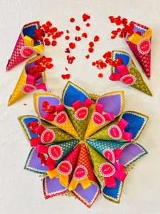 Conos de pétalos de brocado para regalos de boda y frutos secos, conos de pétalos para Haldi Mehndi y otras funciones en el hogar. - Product Image 4