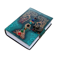 Carnet de sorcière vintage fait main en cuir motif arbre Mère Terre, Grimoire mystique à sept pierres avec bords festonnés pour les sorcières