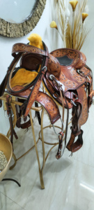 Selle de cheval Western/anglaise de course confortable en cuir véritable de qualité supérieure, fabriquée à la main, options en plastique/fibre de verre/bois, personnalisation possible - Product Image 3