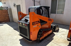 2019 Gehl RT105 Gasoline-Powered Compact <b>Track</b> Loader with Low Fuel Consumption Hydraulic <b>Pump</b> & Gear Components - Product Image 2