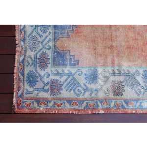 Alfombra Vintage de 2.3x3.2 pies, Alfombra con Borde Azul, Alfombra de Lana - Product Image 4