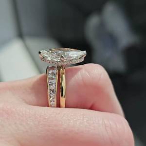 Anillo de Compromiso con Diamante de Laboratorio Marquise de 5.50ct, Halo Oculto, Oro de Dos Tonos, Certificado IGI - Product Image 3