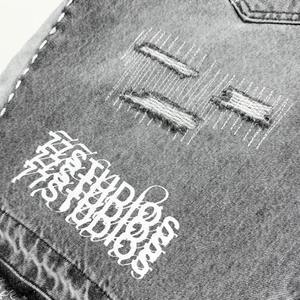 กางเกงยีนส์ขาสั้นทรงบานสไตล์วินเทจ ผ้าเดนิมหนาฟอกสีแบบแอซิดวอช ตัดเย็บแบบแฟลร์ แต่งลายปักโลโก้ ดีไซน์ขาดๆ สำหรับฤดูร้อน - Product Image 4