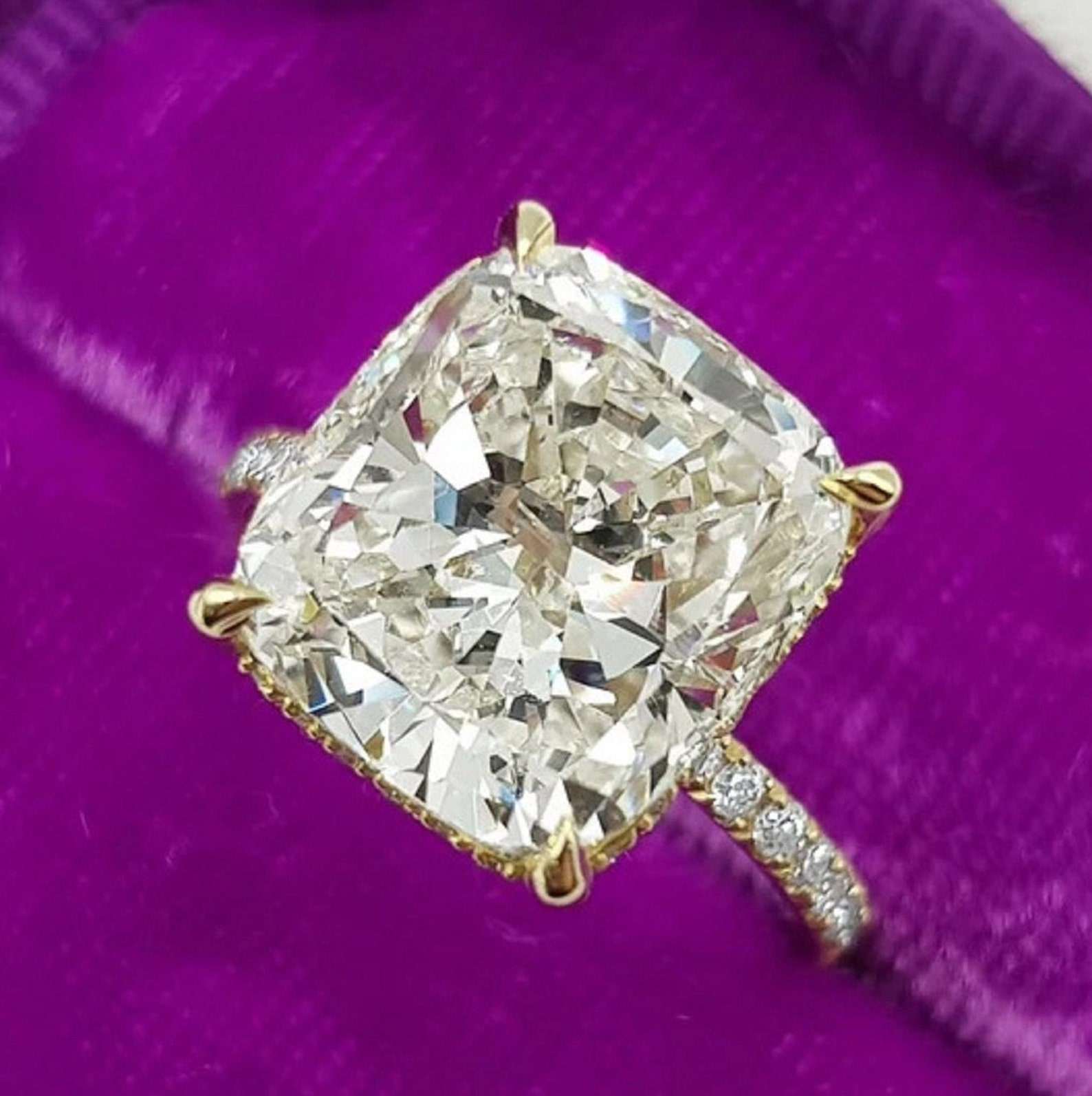 สีเหลืองทอง