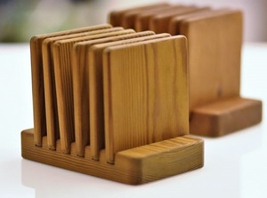 Posavasos cuadrados de madera de nogal, acabado pulido liso, hecho a mano diseño ecológico, perfecto para accesorios interiores modernos - Product Image 3