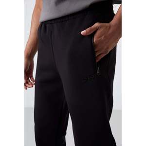 Pantalones Deportivos para Hombre Cesar con Bolsillos Negros y Tela Cepillada - 84929 - Negro - Product Image 4