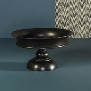 Bol à chocolat en métal chic et unique avec finition antique argentée pour exposer des chocolats à la maison ou lors d'événements de célébration - Product Image 2
