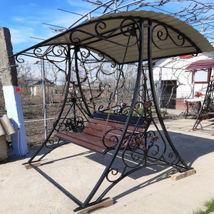 El fabricante vietnamita ofrece columpios clásicos de hierro forjado de 3 plazas para espacios al aire libre con un diseño atemporal y acogedor - Product Image 1