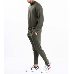 Conjunto de ropa deportiva de algodón para hombre con logotipo personalizado OEM Premium, chándal de invierno informal de alta calidad, traje para correr para uso diario - Product Image 3