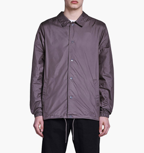 เสื้อโค้ทแจ็คเก็ตกีฬาไซส์ใหญ่ปรับได้มีเชือกผูกคอผ้าหนังระบายอากาศแบบดั้งเดิมติดโลโก้ใหม่ - Product Image 4