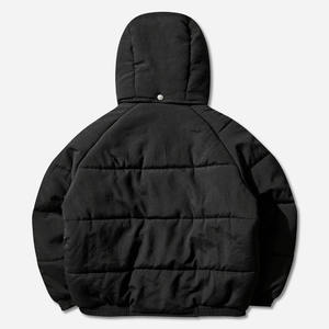 Veste matelassée courte pour femmes tendance et moderne avec tissu tissé respirant, construction coupe-vent et isolée - Product Image 2