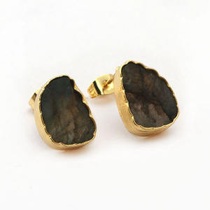 Pendiente de latón con piedras preciosas de labradorita, chapado en oro, piedra natal de moda, ajuste de flor, pendiente de tuerca bohemio genuino, moda personalizada - Product Image 1